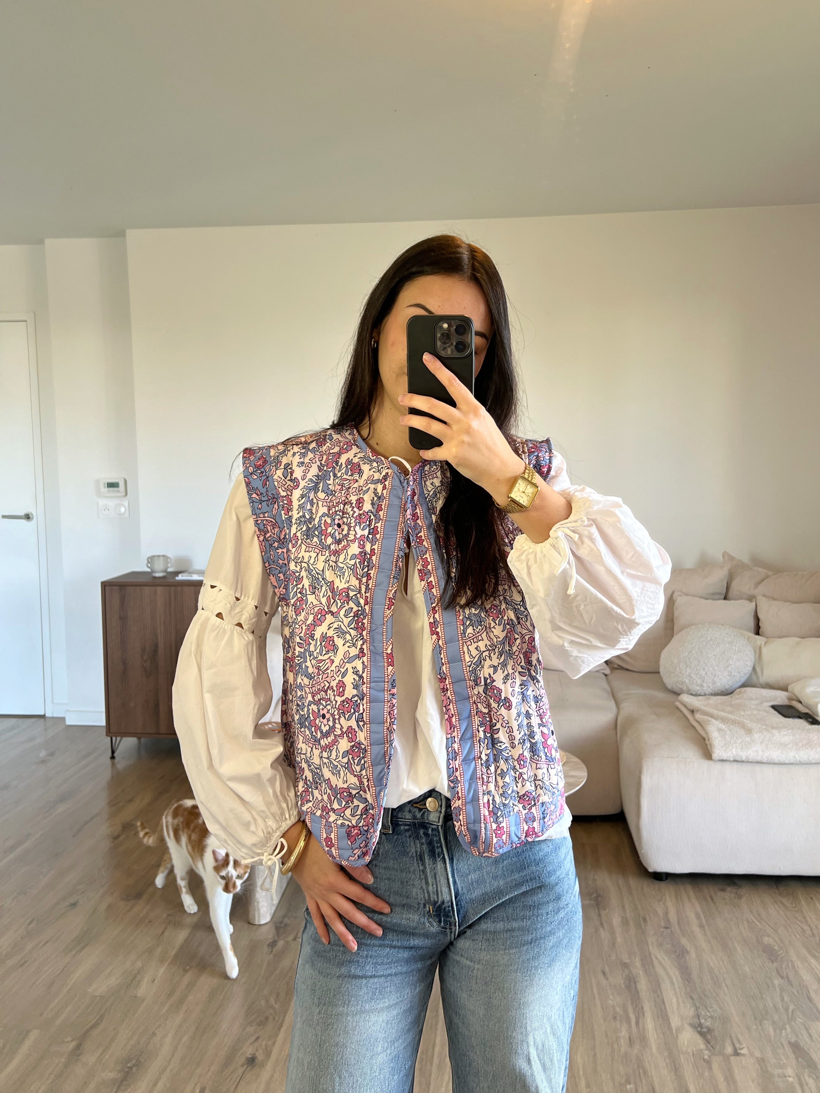 tenue tendance 2026 veste sans manches à fleurs violet pastel rose