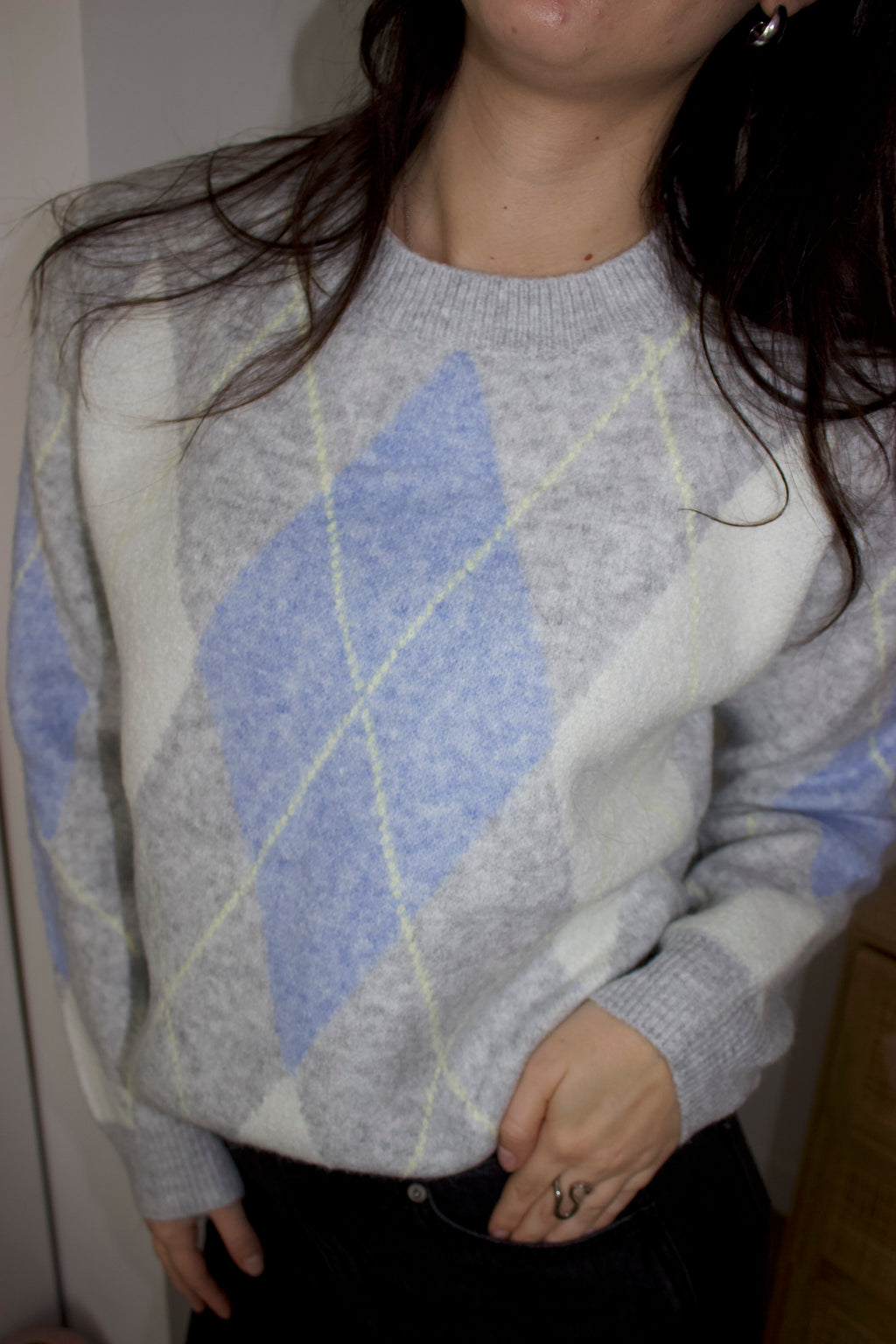 Pull Ema en maille jacquard losange gris et bleu, taille unique S-M-L, vue de face sur fond neutre